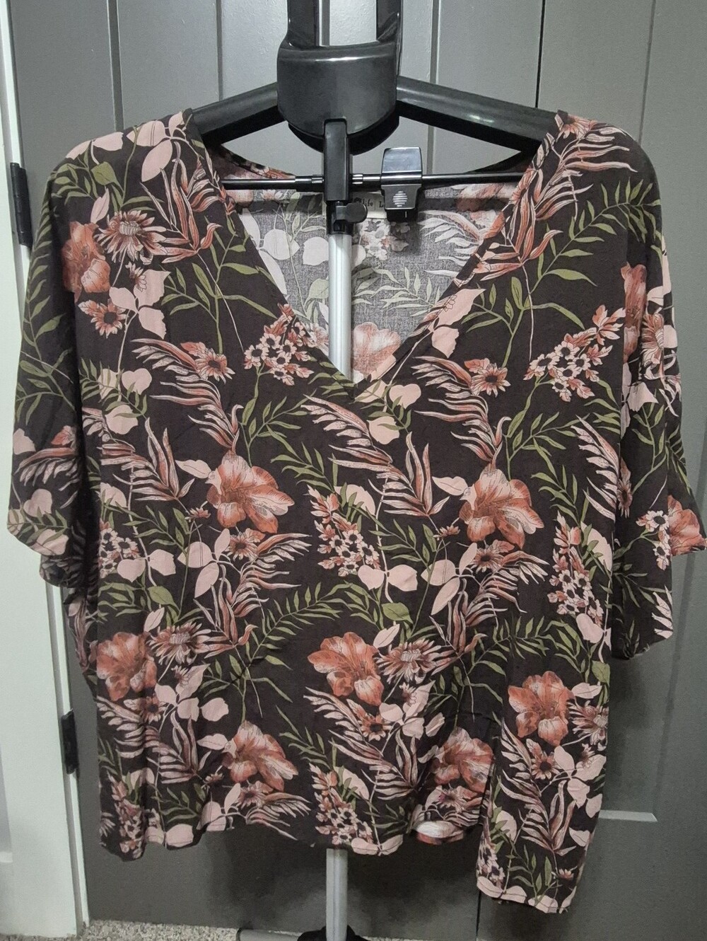Natural Life Floral Boho Blouse Size L Flowy V Neck Rayon Top - Picture 3 of 6
